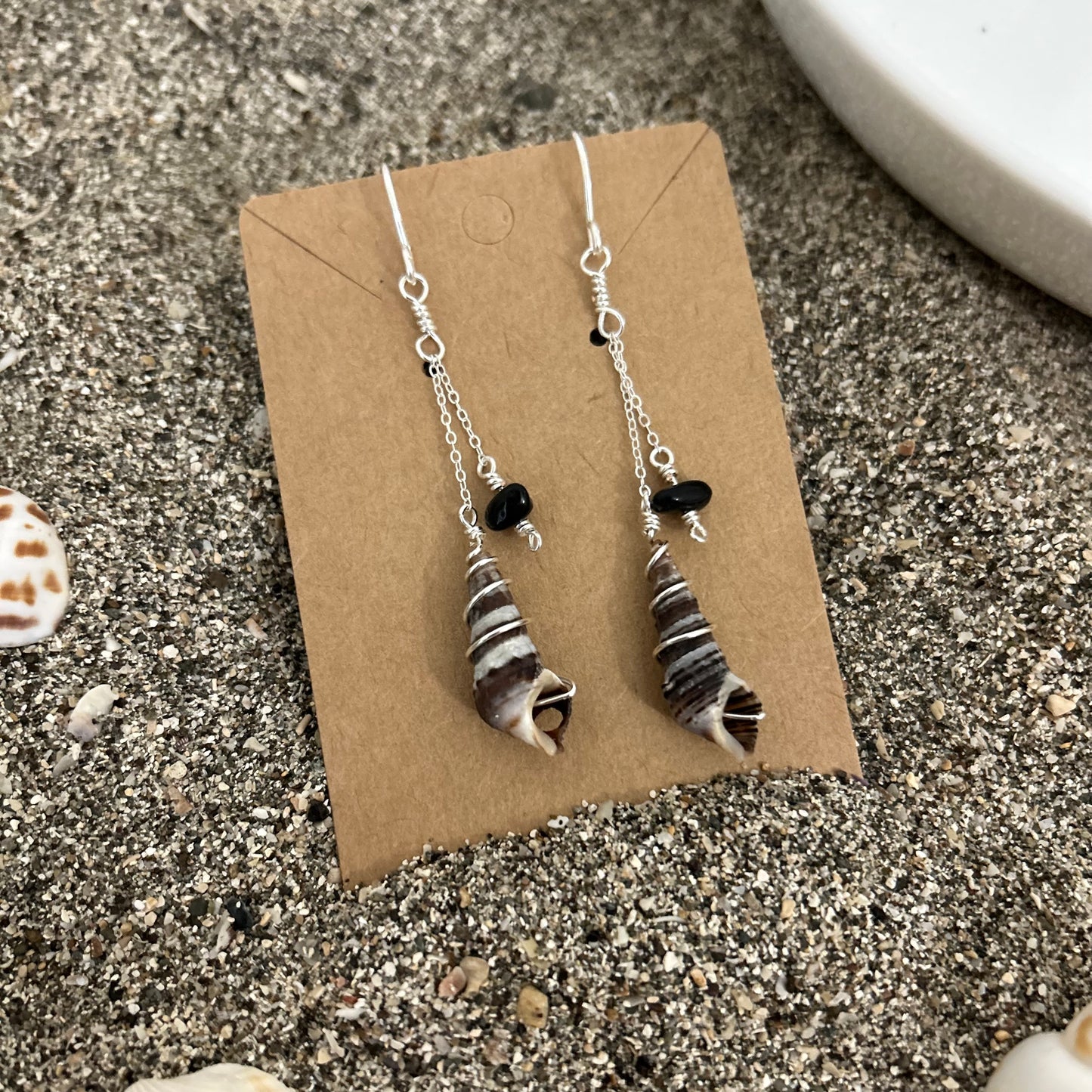 Shell-Onyx Earrings