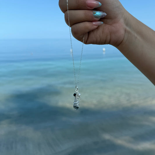 Shell-Onyx Silver Necklace