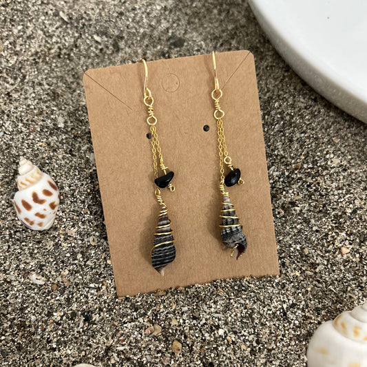 Shell-Onyx Earrings